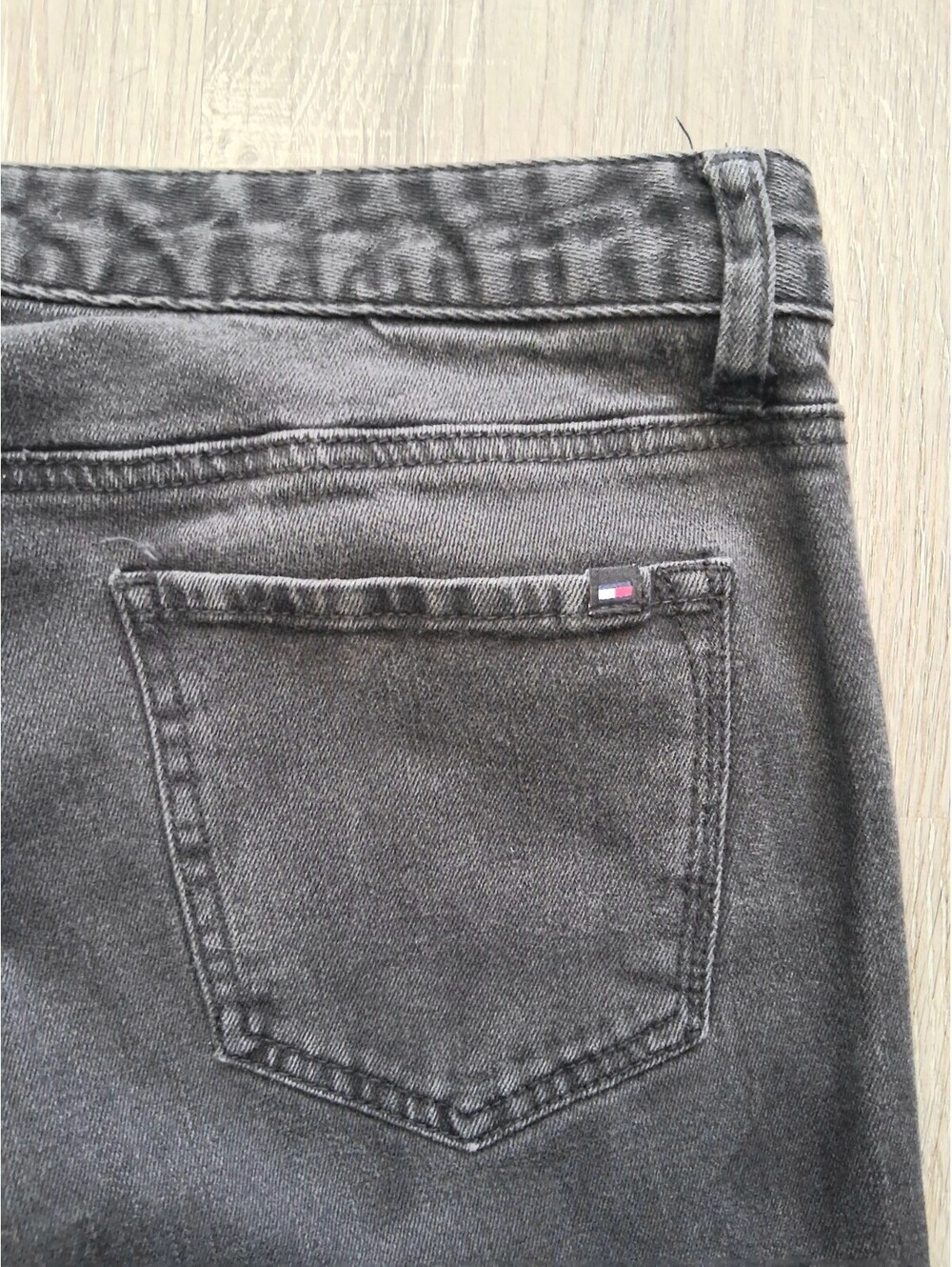 Tommy Hilfiger Women's Size 16, 33x27.5 Charcoal Black Denim Ankle Skinny Jeans - Picture 4 of 15